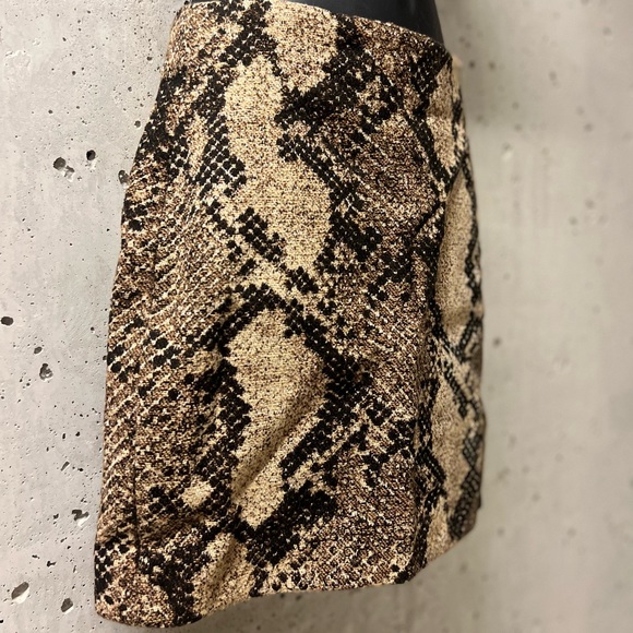 Snake Skin print mini skirt - Picture 2 of 4